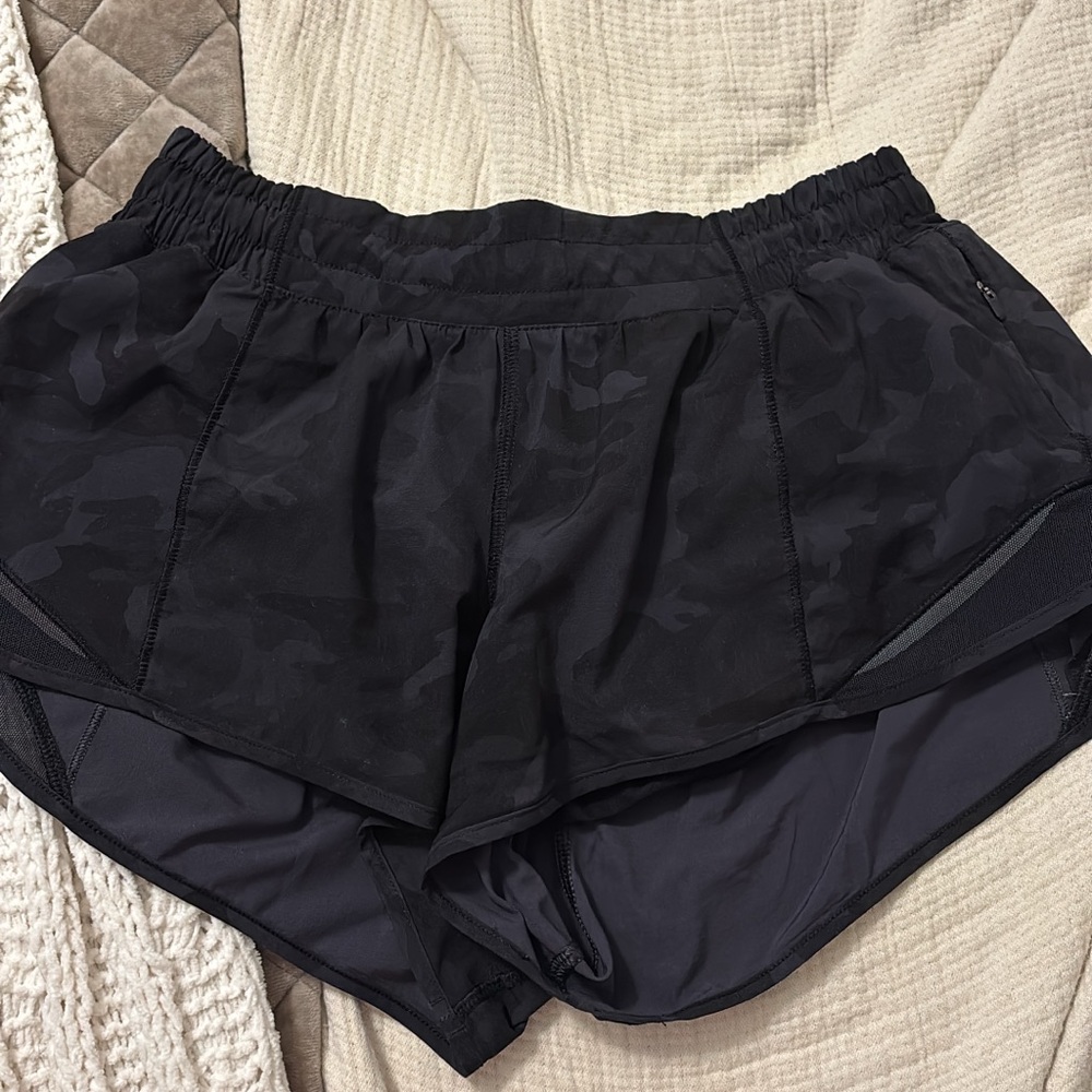 Lululemon Hotty Hot 2.” Black Camo Women's Athletic Shorts